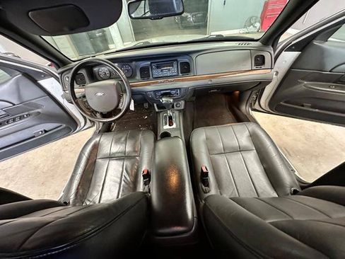 Used 2006 Ford Crown Victoria LX RWD image 32
