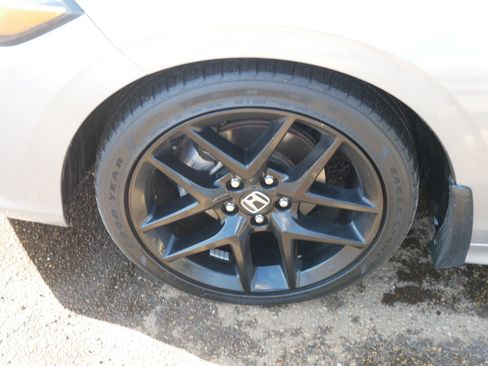 Used 2023 Honda Civic Sport image 15