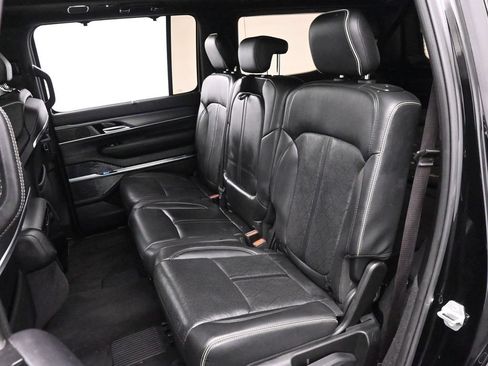 Used 2022 Jeep Grand Wagoneer Series II AWD/4WD image 15