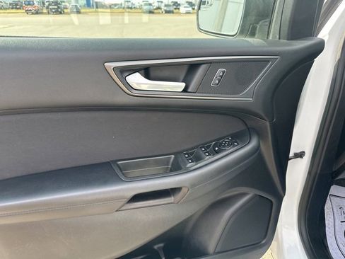 Used 2018 Ford Edge SE image 29