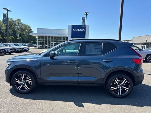 New 2026 Volvo XC40 B5 Core w/ Climate Package AWD/4WD image 2