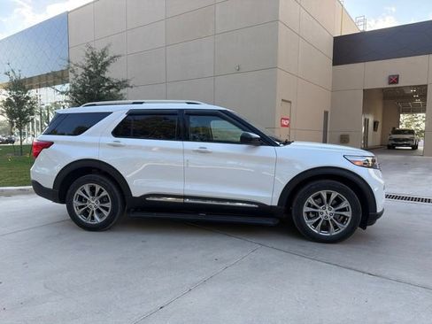 Used 2023 Ford Explorer Limited AWD/4WD image 5