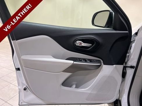 Used 2020 Jeep Cherokee Latitude Lux w/ Comfort/Convenience Group image 20