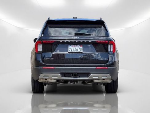 Used 2025 Ford Explorer Active w/ Active Comfort Package RWD image 4