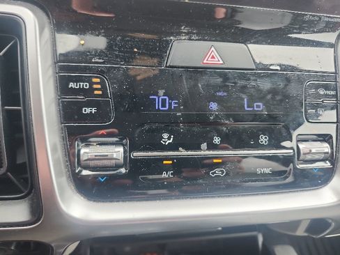 Used 2023 Kia Sorento S w/ Panoramic Sunroof Package FWD image 5