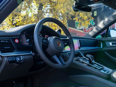 Certified 2023 Porsche Panamera Platinum Edition image 4