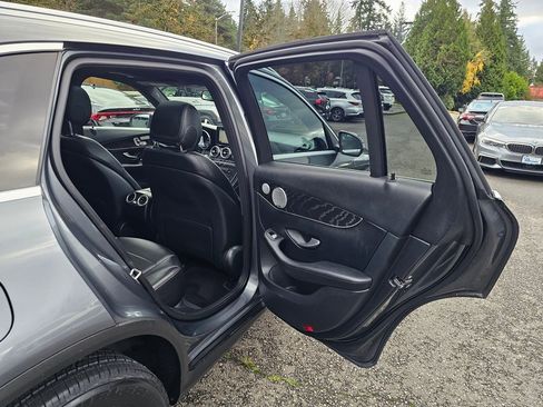 Used 2018 Mercedes-Benz GLC 300 4MATIC image 26