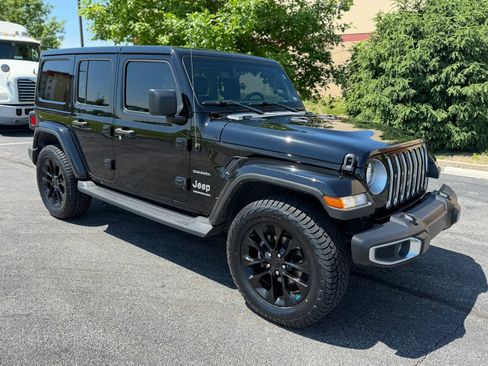 Used 2023 Jeep Wrangler Unlimited Sahara AWD/4WD image 6