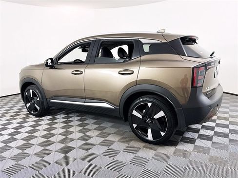 Certified 2025 Nissan Kicks SR image 19