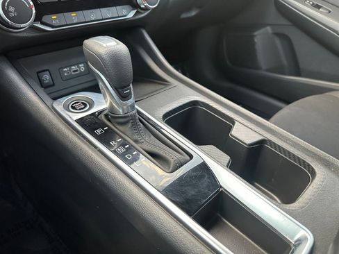 Used 2024 Nissan Sentra SV image 39