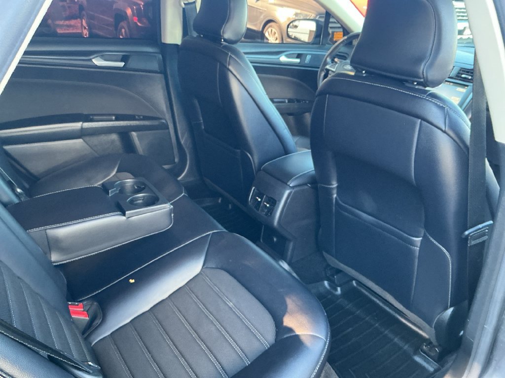 Used 2018 Ford Fusion SE w/ Equipment Group 201A FWD image 32