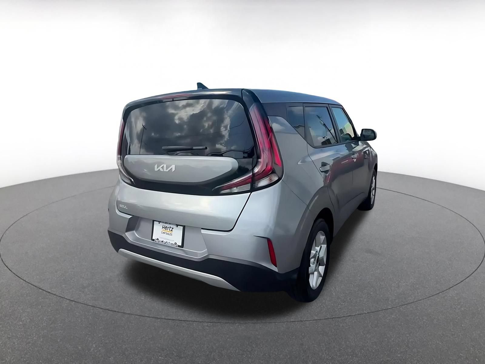 Used 2025 Kia Soul LX w/ LX Technology Package FWD image 14