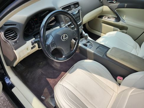 Used 2009 Lexus IS 250 AWD w/ Preferred Accessory Pkg image 4