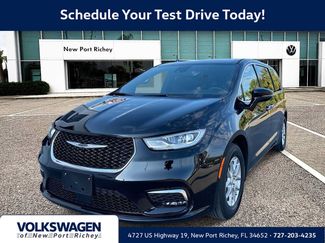 Used 2025 Chrysler Pacifica Select FWD video 1