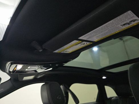 Used 2023 Land Rover Range Rover Velar R-Dynamic S image 8