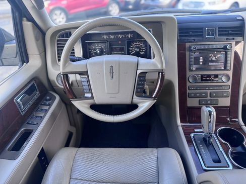 Used 2014 Lincoln Navigator 4WD image 12