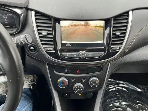 Used 2018 Chevrolet Trax LT w/ LT Convenience Package image 14