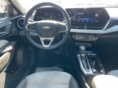 Used 2025 Chevrolet Trax LT w/ LT Convenience Package image 13