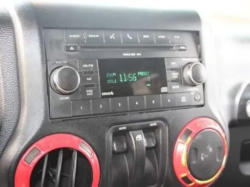 Used 2013 Jeep Wrangler Rubicon w/ PWR Convenience Group AWD/4WD image 39