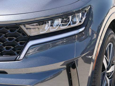 Used 2023 Kia Sorento EX w/ Panoramic Sunroof Package FWD image 9