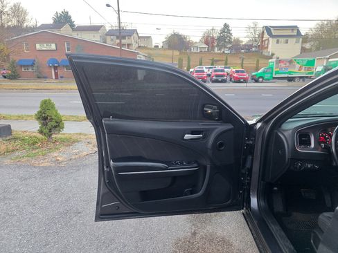 Used 2020 Dodge Charger SXT image 10