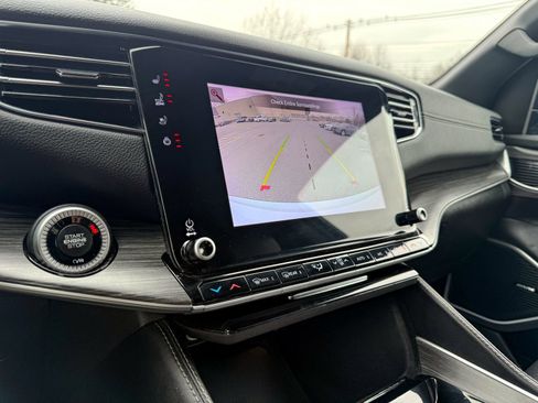 Used 2023 Jeep Wagoneer Series III w/ Preferred Equipment Group image 29