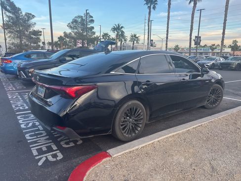 Used 2021 Toyota Avalon XSE image 4