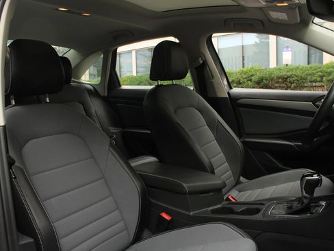 Used 2025 Volkswagen Jetta SE FWD image 26