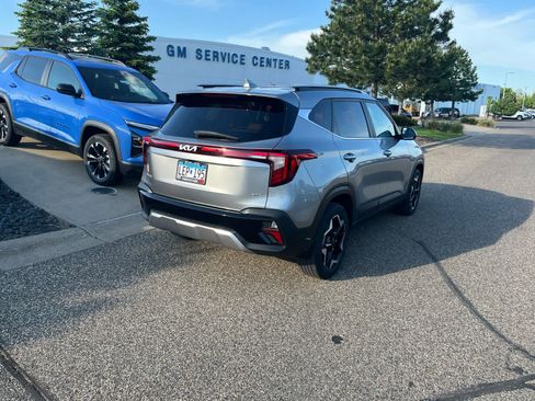 Used 2024 Kia Seltos EX AWD/4WD image 3