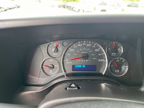 Used 2023 Chevrolet Express 2500 Extended image 2