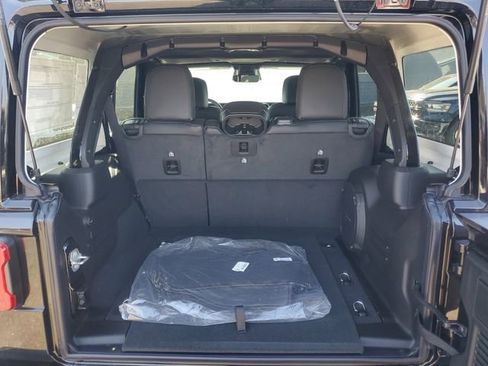New 2026 Jeep Wrangler Unlimited Sahara AWD/4WD image 9