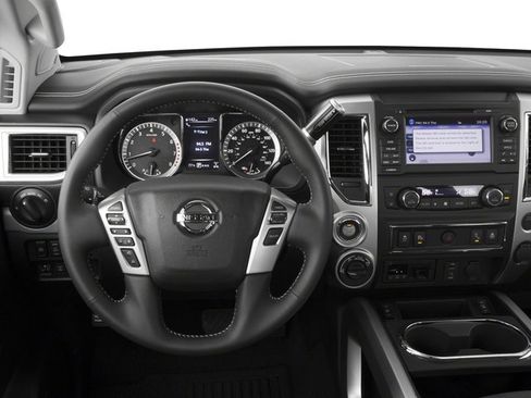 Used 2017 Nissan Titan PRO-4X w/ Pro-4x Convenience Package AWD/4WD image 10