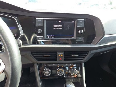Used 2024 Volkswagen Jetta SE FWD image 17