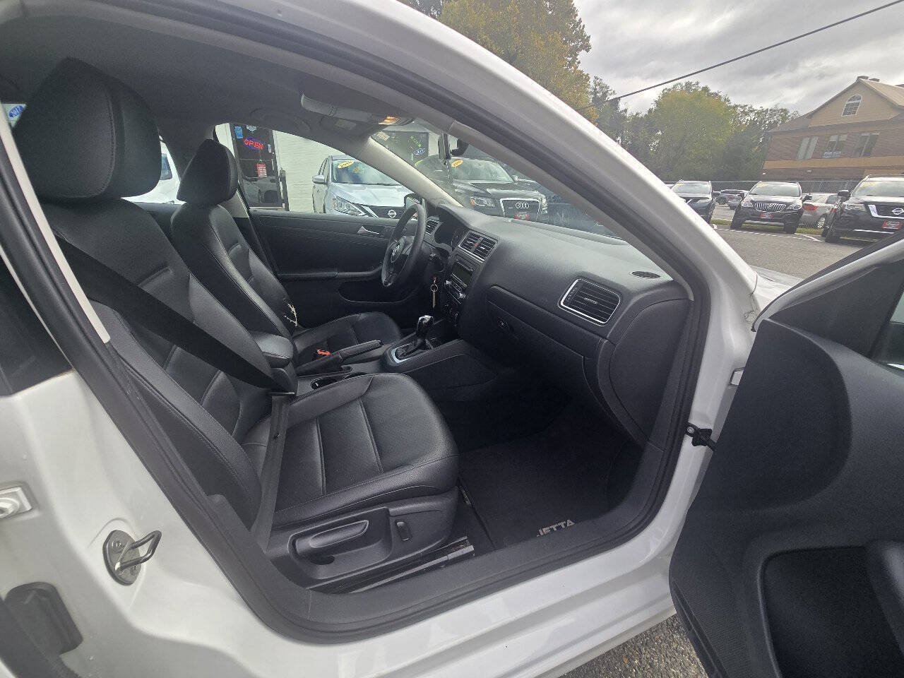 Used 2014 Volkswagen Jetta SE FWD image 33