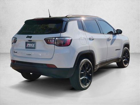 Used 2024 Jeep Compass Latitude w/ Convenience Group AWD/4WD image 5
