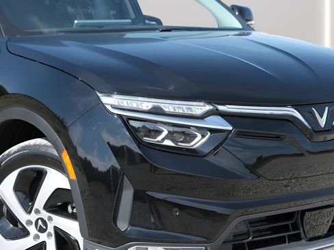 New 2025 VinFast VF 8 Eco image 29