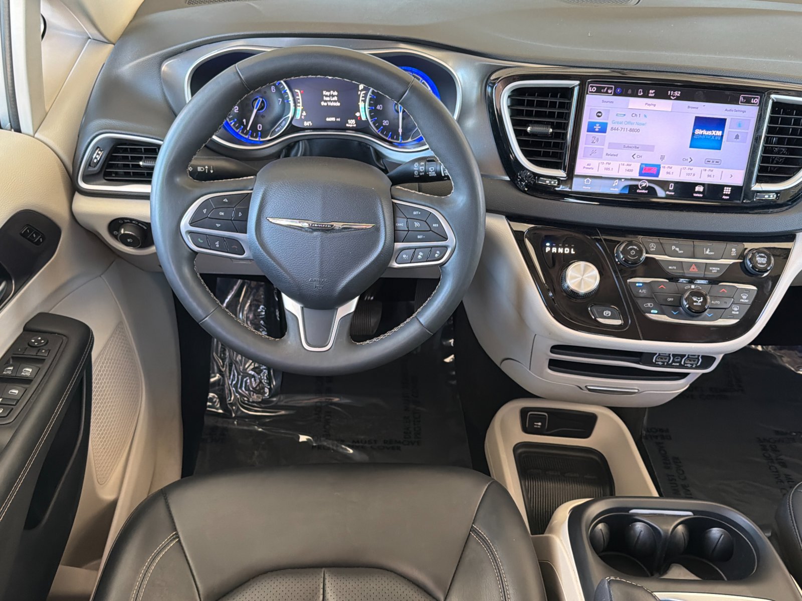 Used 2024 Chrysler Pacifica Touring-L FWD image 16