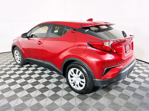 Used 2020 Toyota C-HR LE image 5