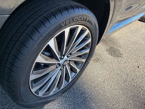 Used 2024 Hyundai Palisade Calligraphy image 15