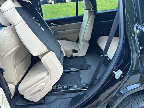 New 2025 Jeep Grand Cherokee L Limited w/ Luxury Tech Group II image 27