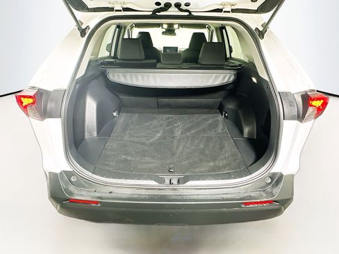 Used 2025 Toyota RAV4 XLE image 30