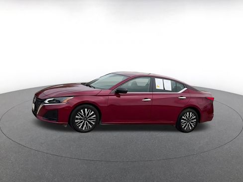 Used 2025 Nissan Altima 2.5 SV image 8