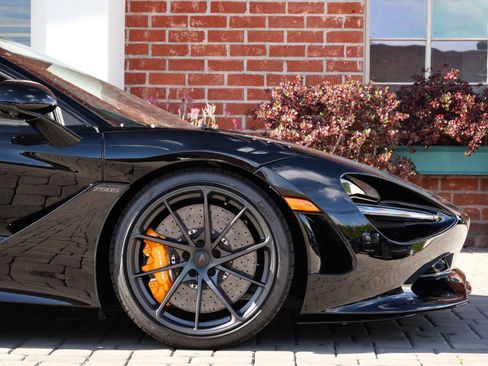 Used 2026 McLaren 750S Spider RWD image 7
