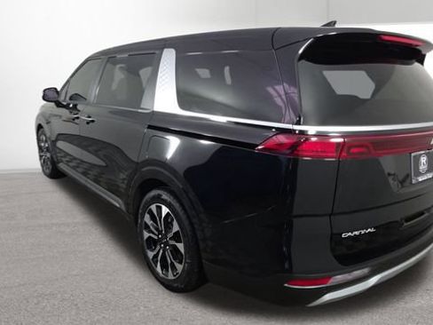 Used 2024 Kia Carnival EX FWD image 8