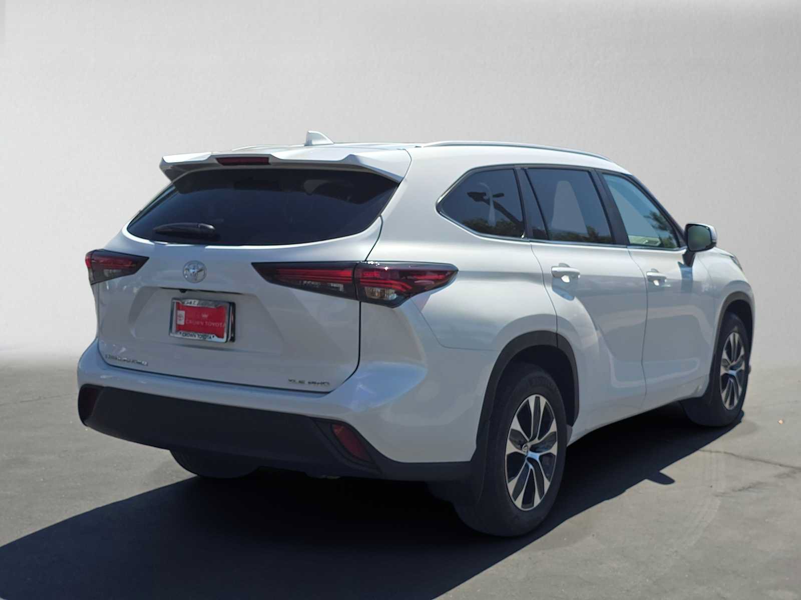 Certified 2026 Toyota Highlander XLE AWD/4WD image 3