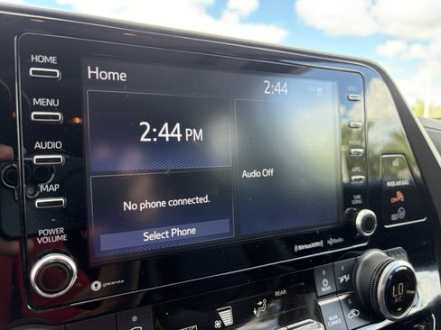Used 2022 Toyota Highlander XLE AWD/4WD image 18