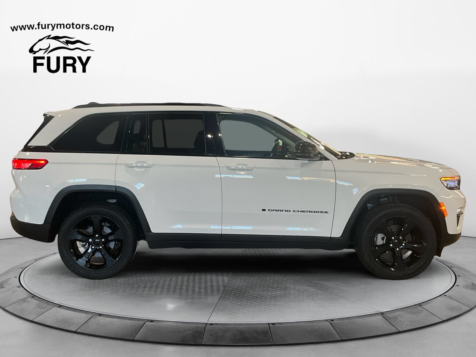 Used 2023 Jeep Grand Cherokee Limited w/ Black Appearance Package AWD/4WD image 3