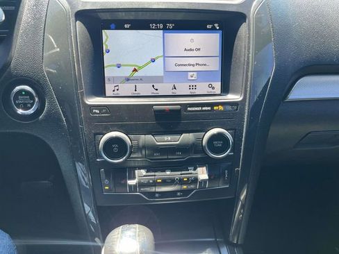 Certified 2019 Ford Explorer XLT w/ Equipment Group 202A FWD image 16