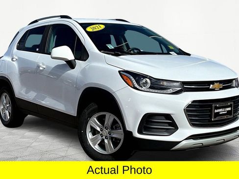 Used 2021 Chevrolet Trax LT image 11
