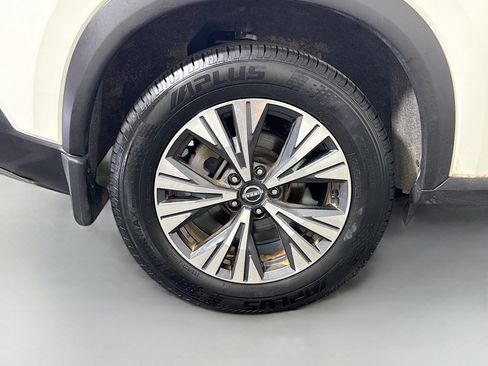 Used 2023 Nissan Rogue SV AWD/4WD image 33